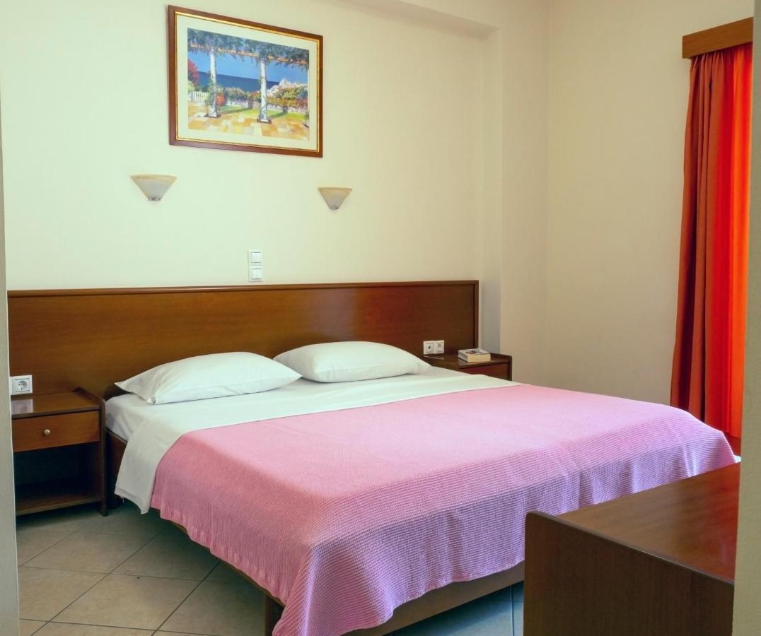 Hotel Loukas Vrachos Paralia Vrachou Bagian luar foto