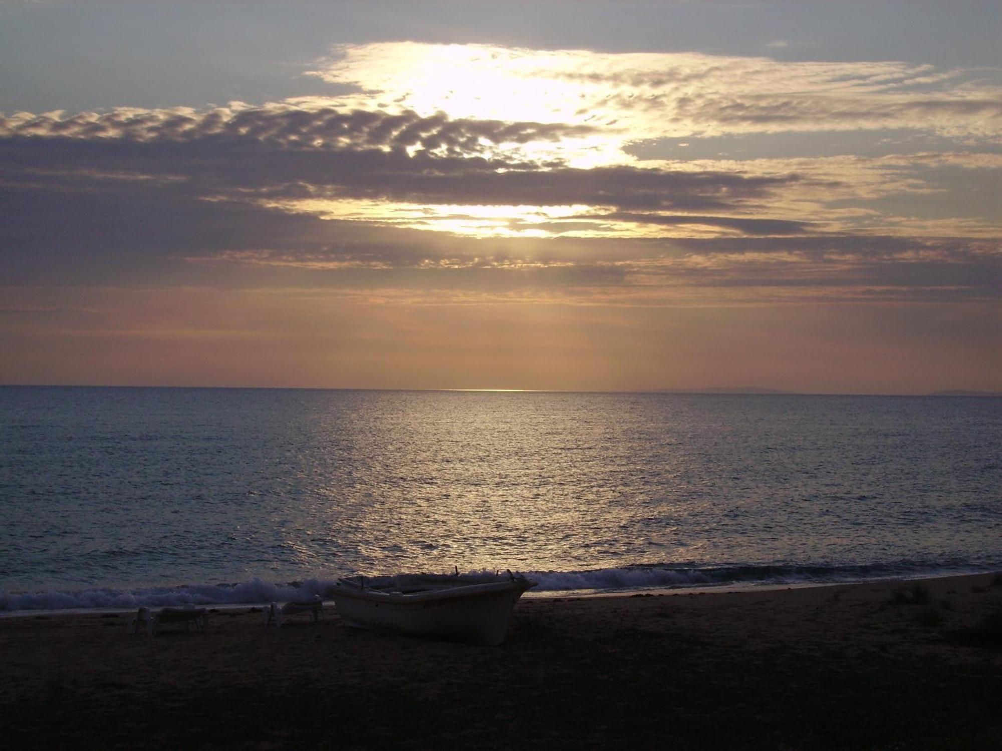 Hotel Loukas Vrachos Paralia Vrachou Bagian luar foto
