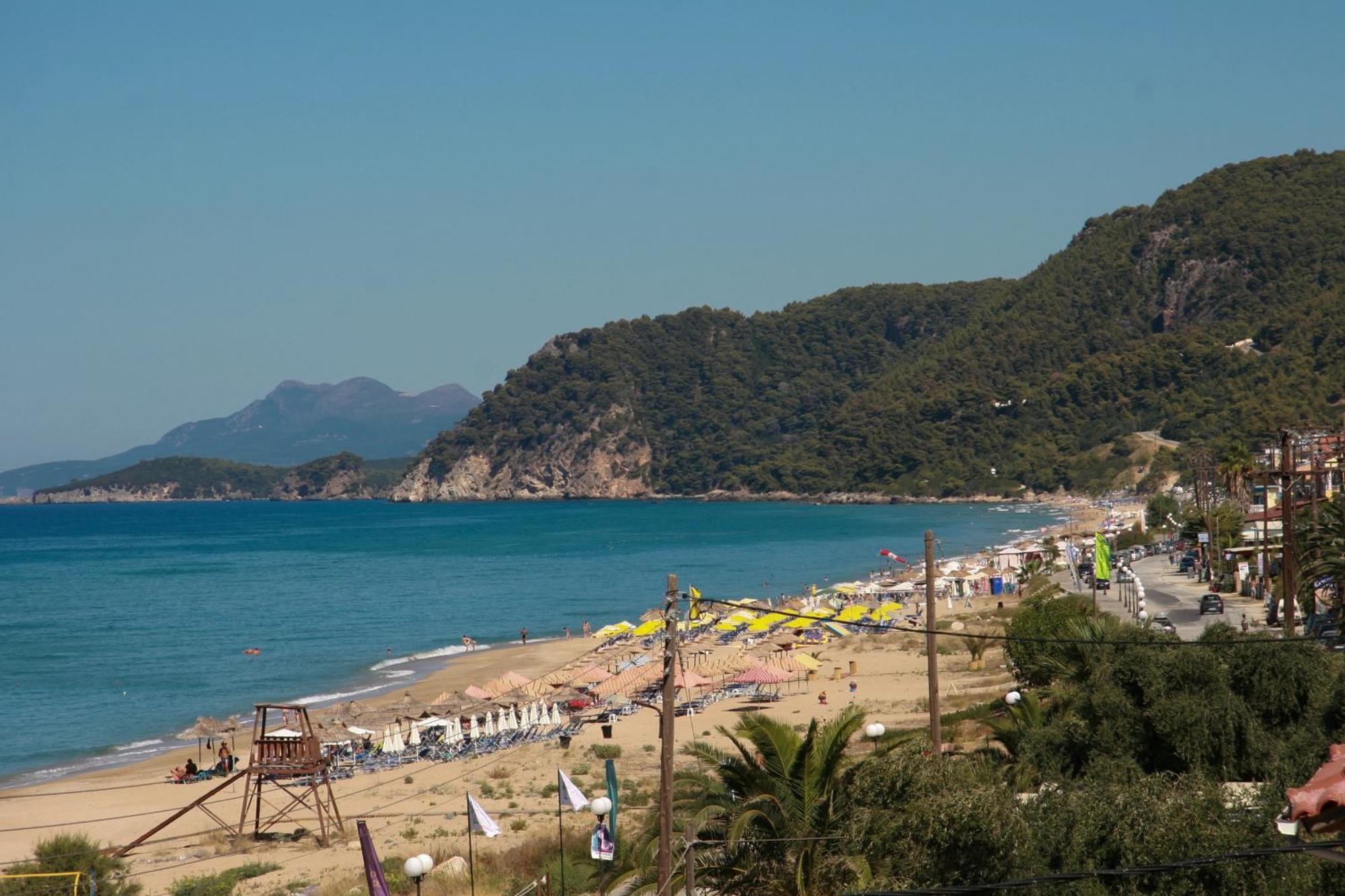 Hotel Loukas Vrachos Paralia Vrachou Bagian luar foto