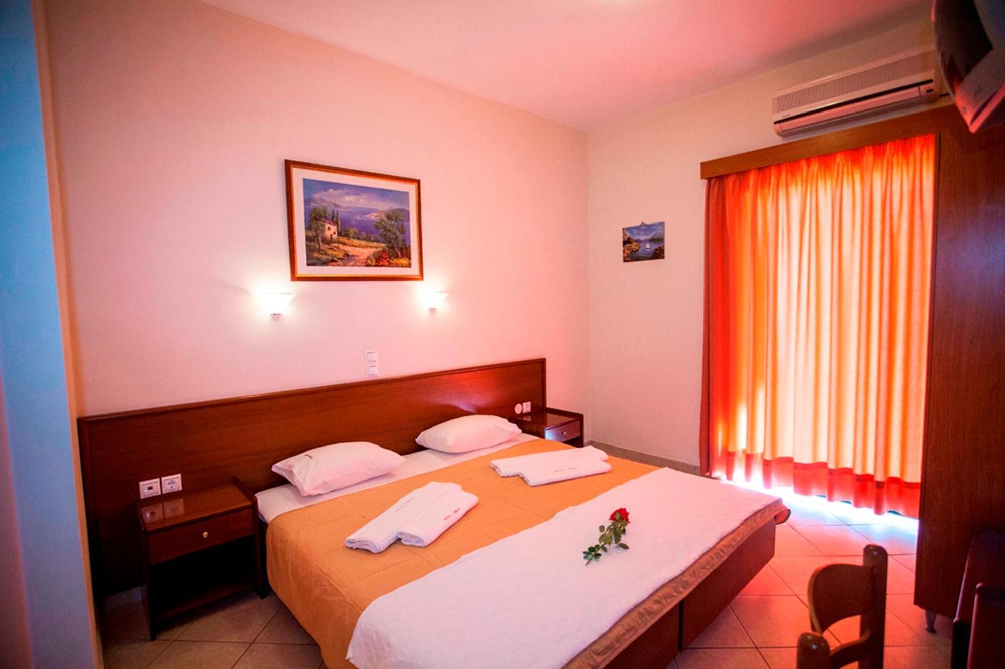 Hotel Loukas Vrachos Paralia Vrachou Bagian luar foto