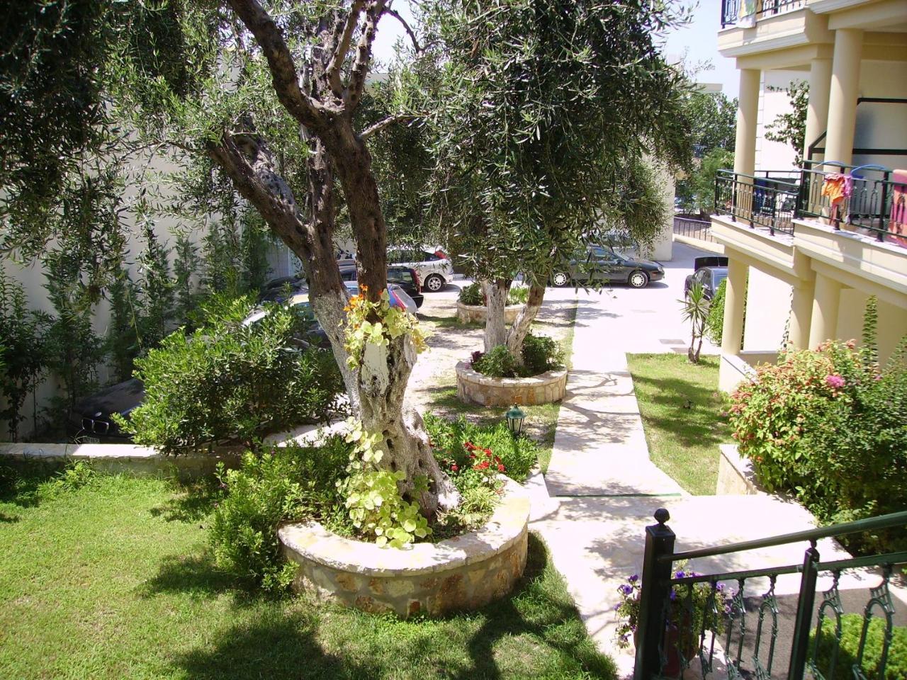 Hotel Loukas Vrachos Paralia Vrachou Bagian luar foto