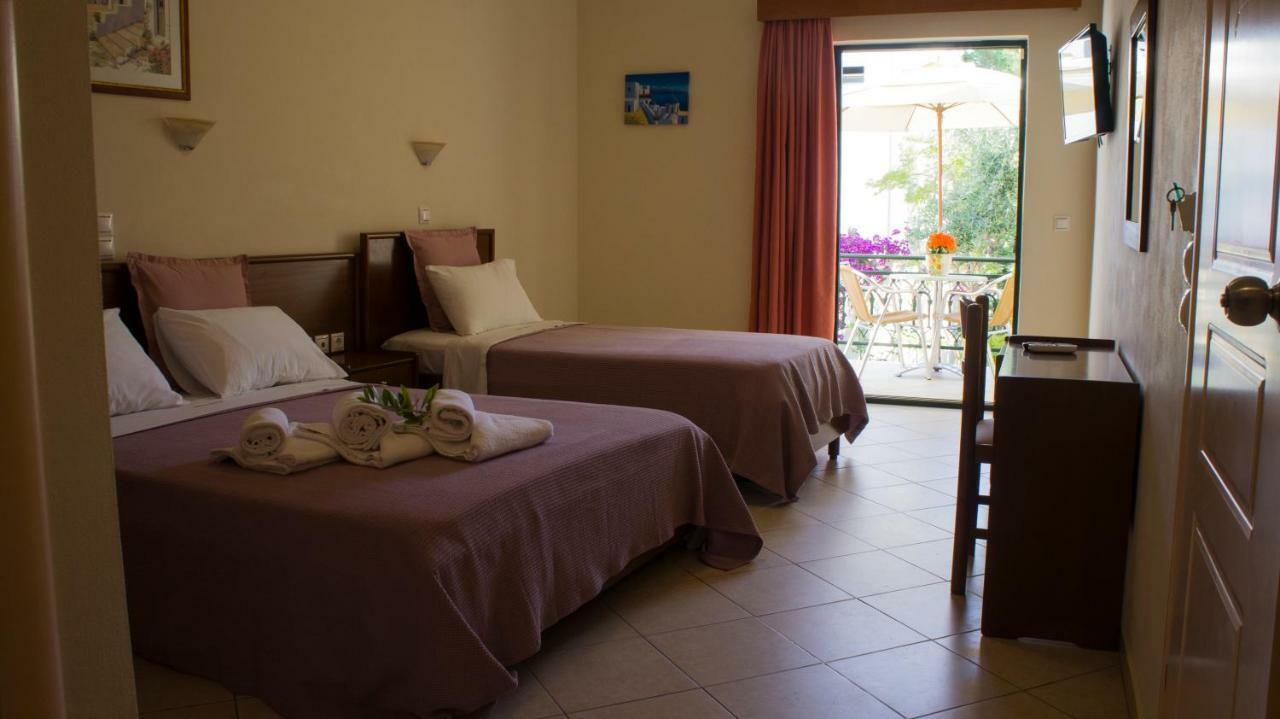 Hotel Loukas Vrachos Paralia Vrachou Bagian luar foto