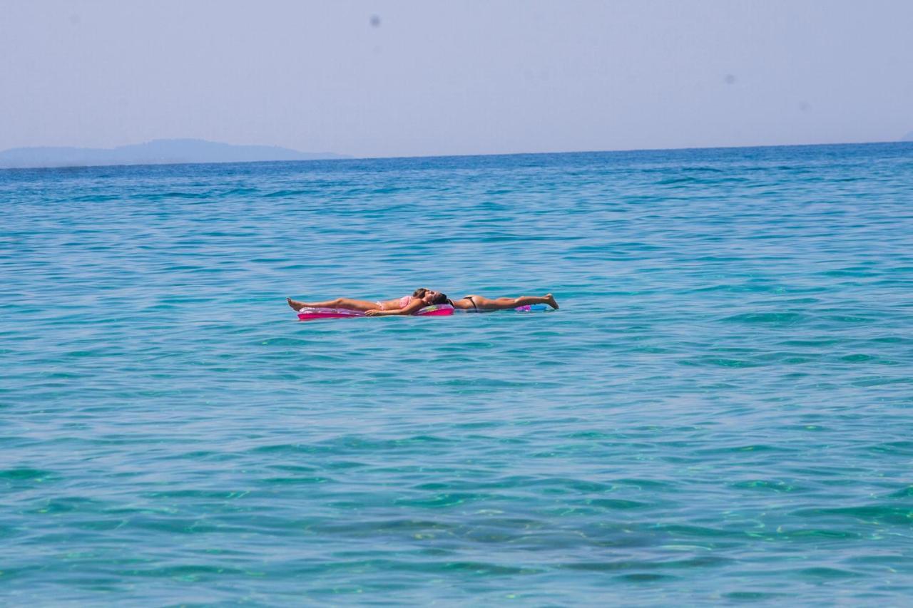 Hotel Loukas Vrachos Paralia Vrachou Bagian luar foto